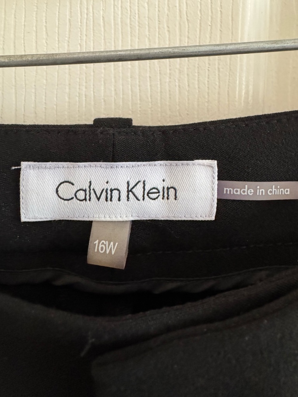 Calvin Klein women’s straight-leg dress pants in black for casual or business - Picture 3 of 9